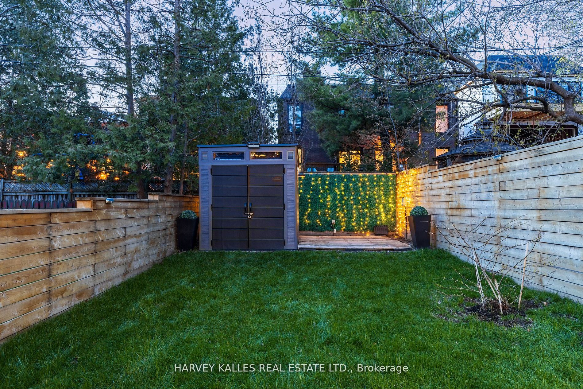 86 Castlefield Ave