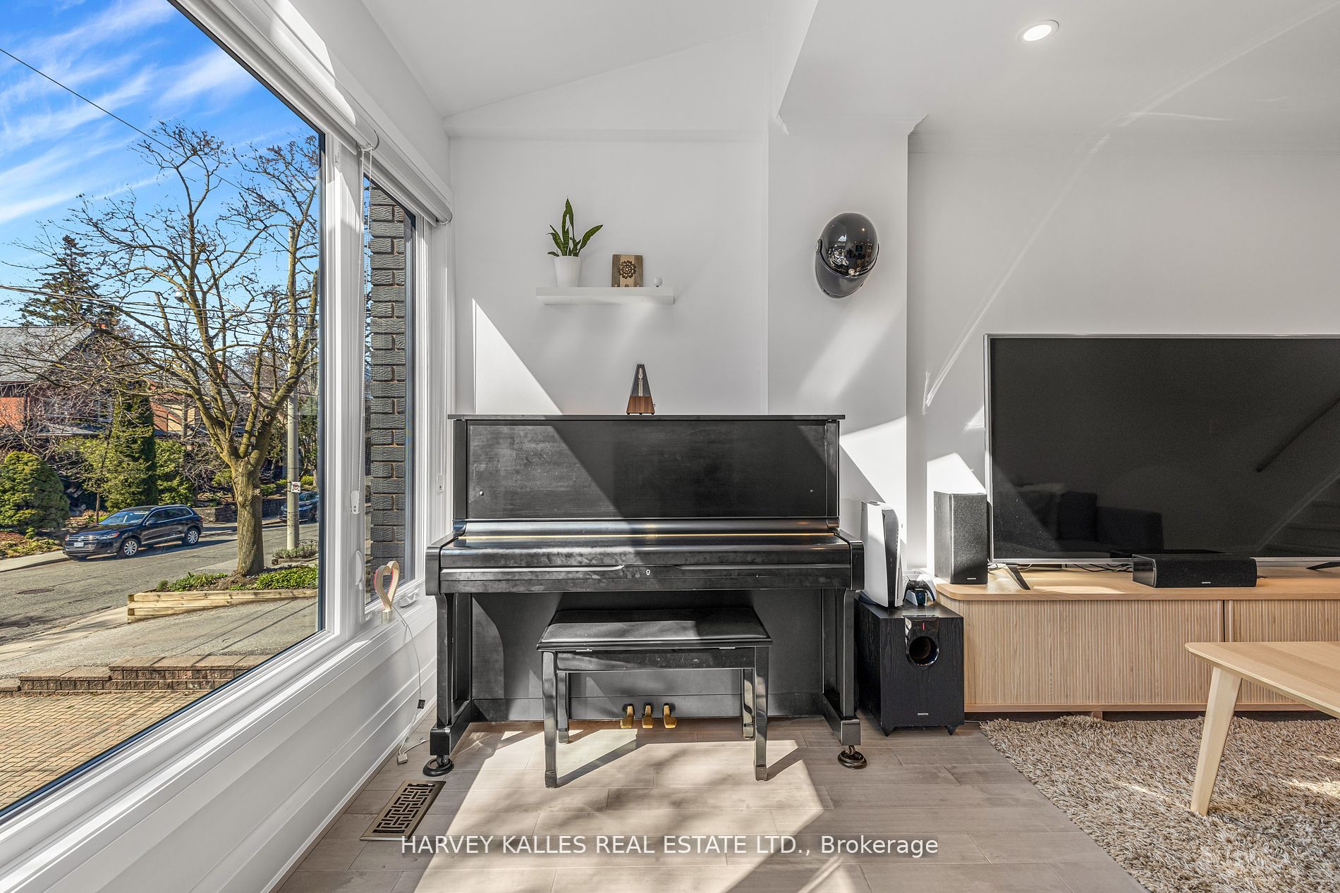 86 Castlefield Ave