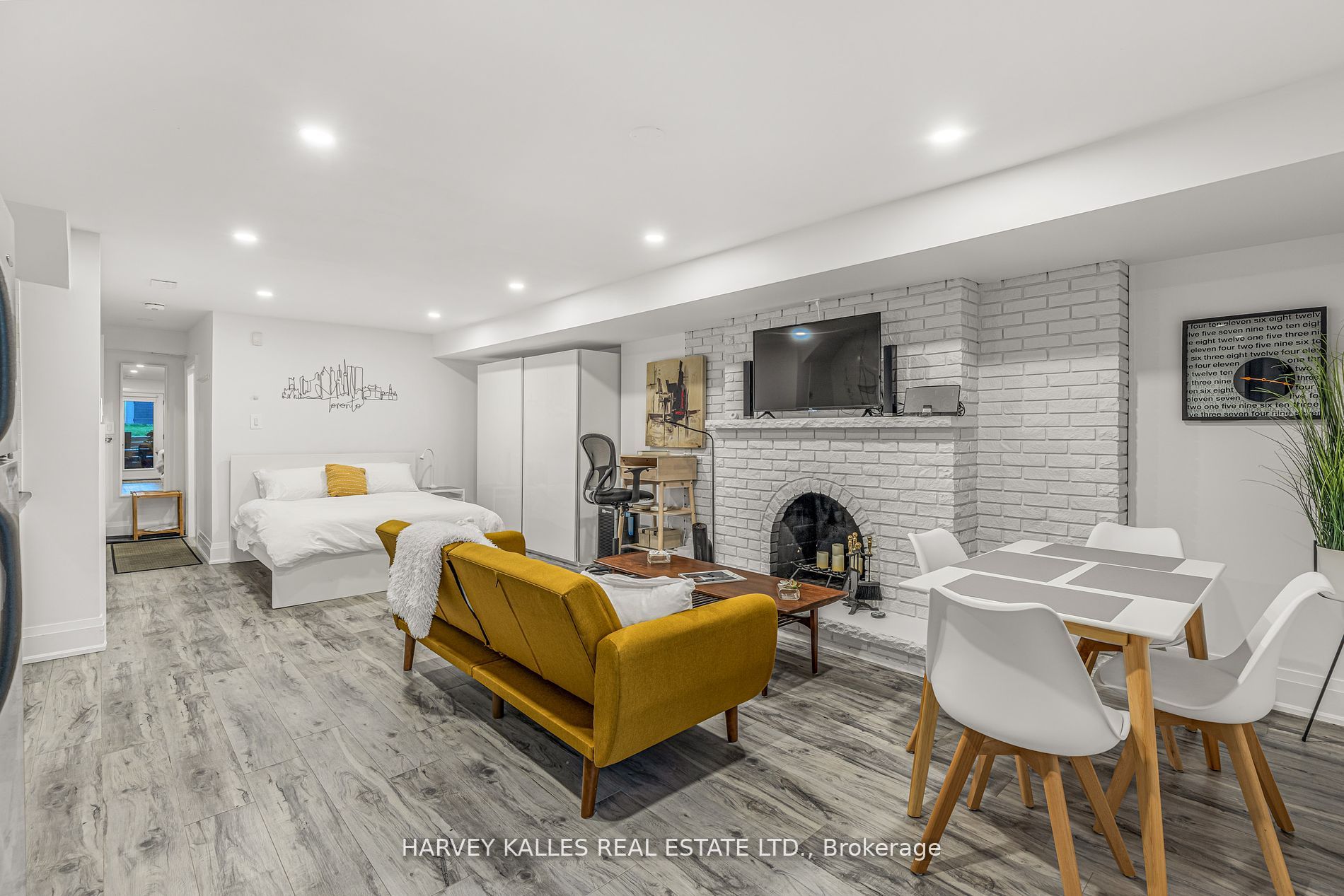 86 Castlefield Ave