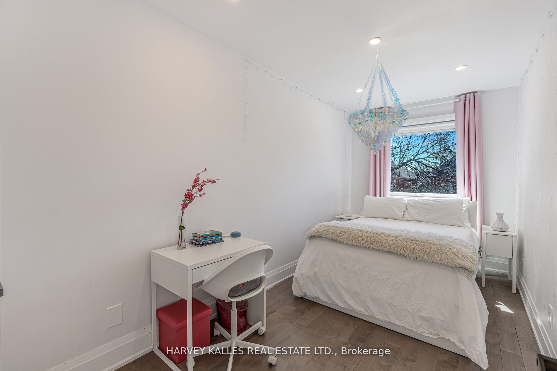 86 Castlefield Ave