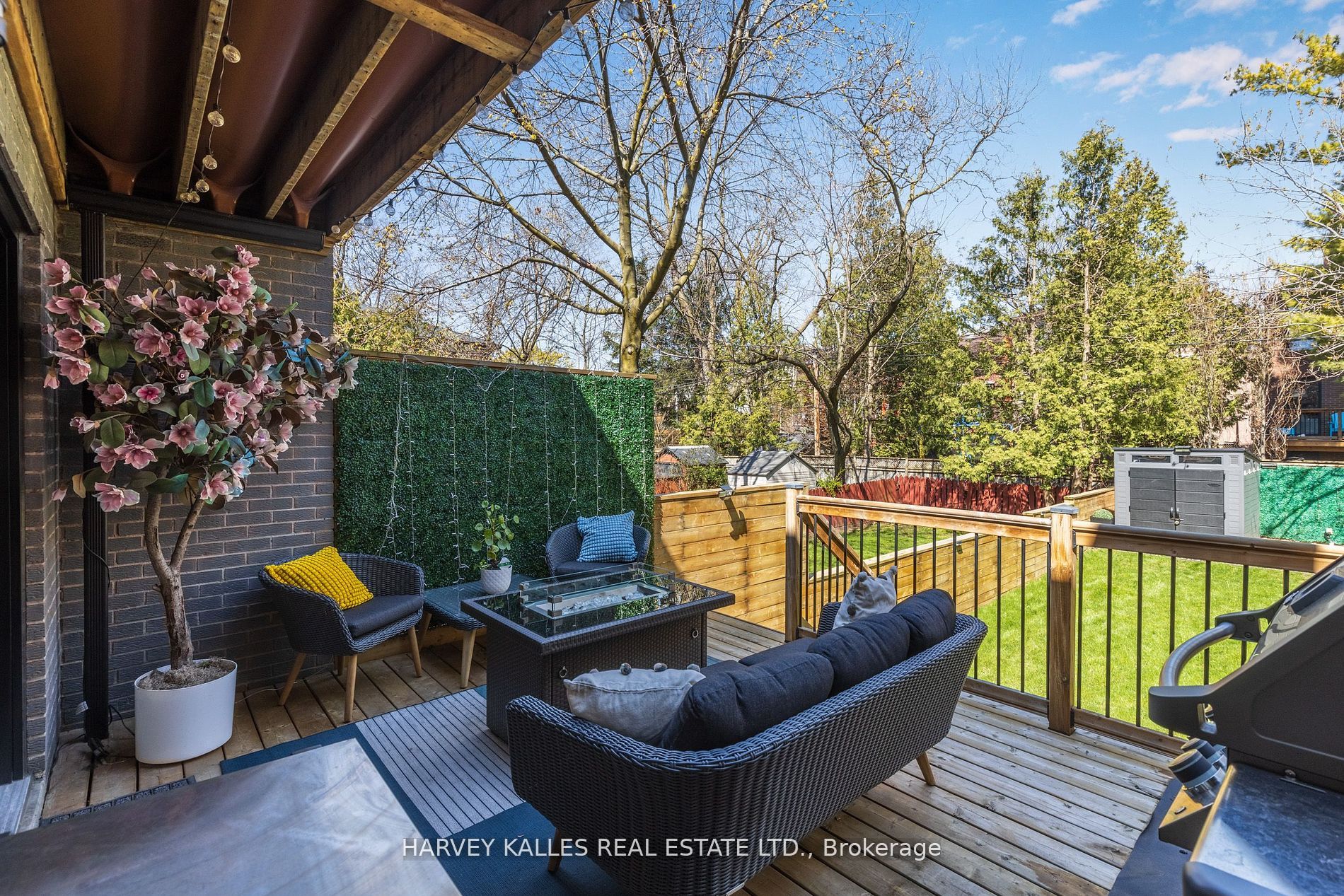 86 Castlefield Ave