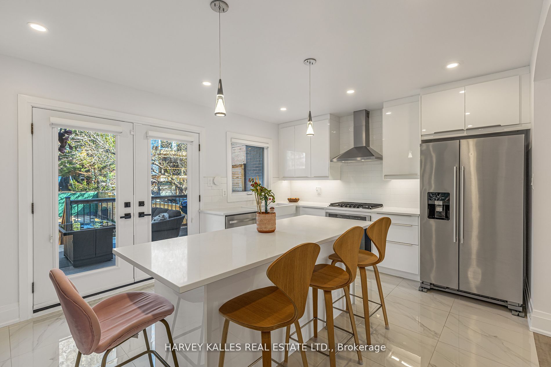 86 Castlefield Ave