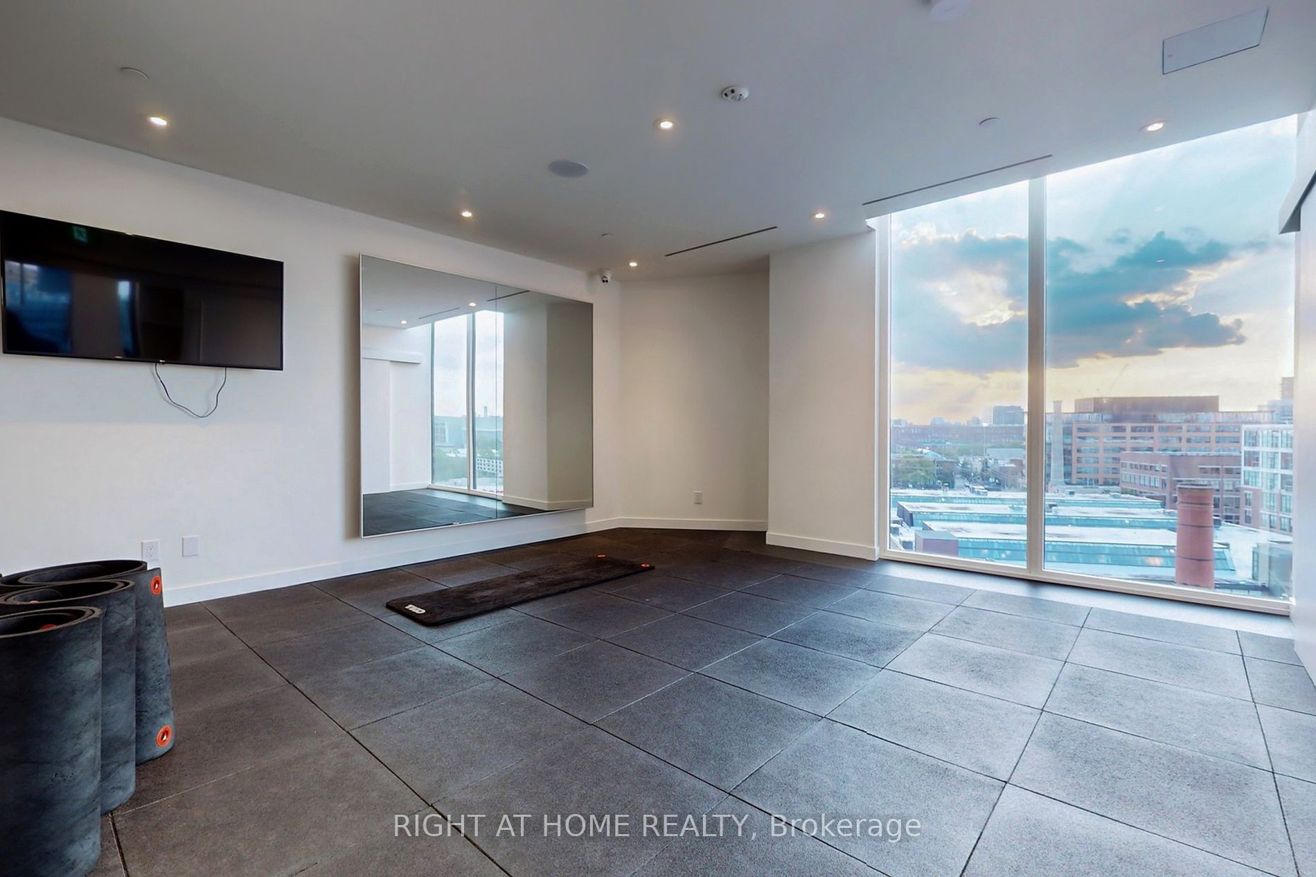 135 East Liberty St, #1304