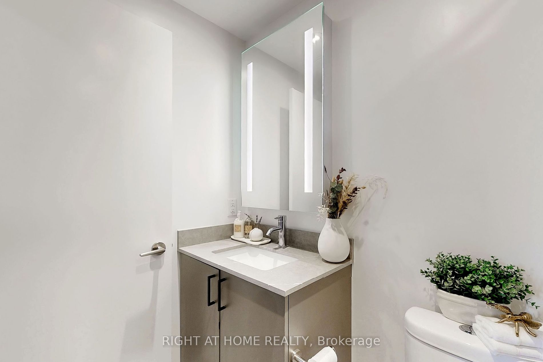 135 East Liberty St, #1304