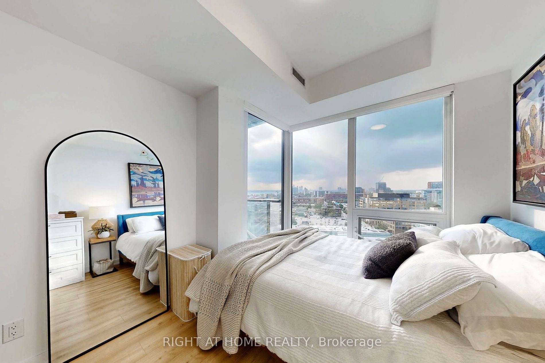 135 East Liberty St, #1304