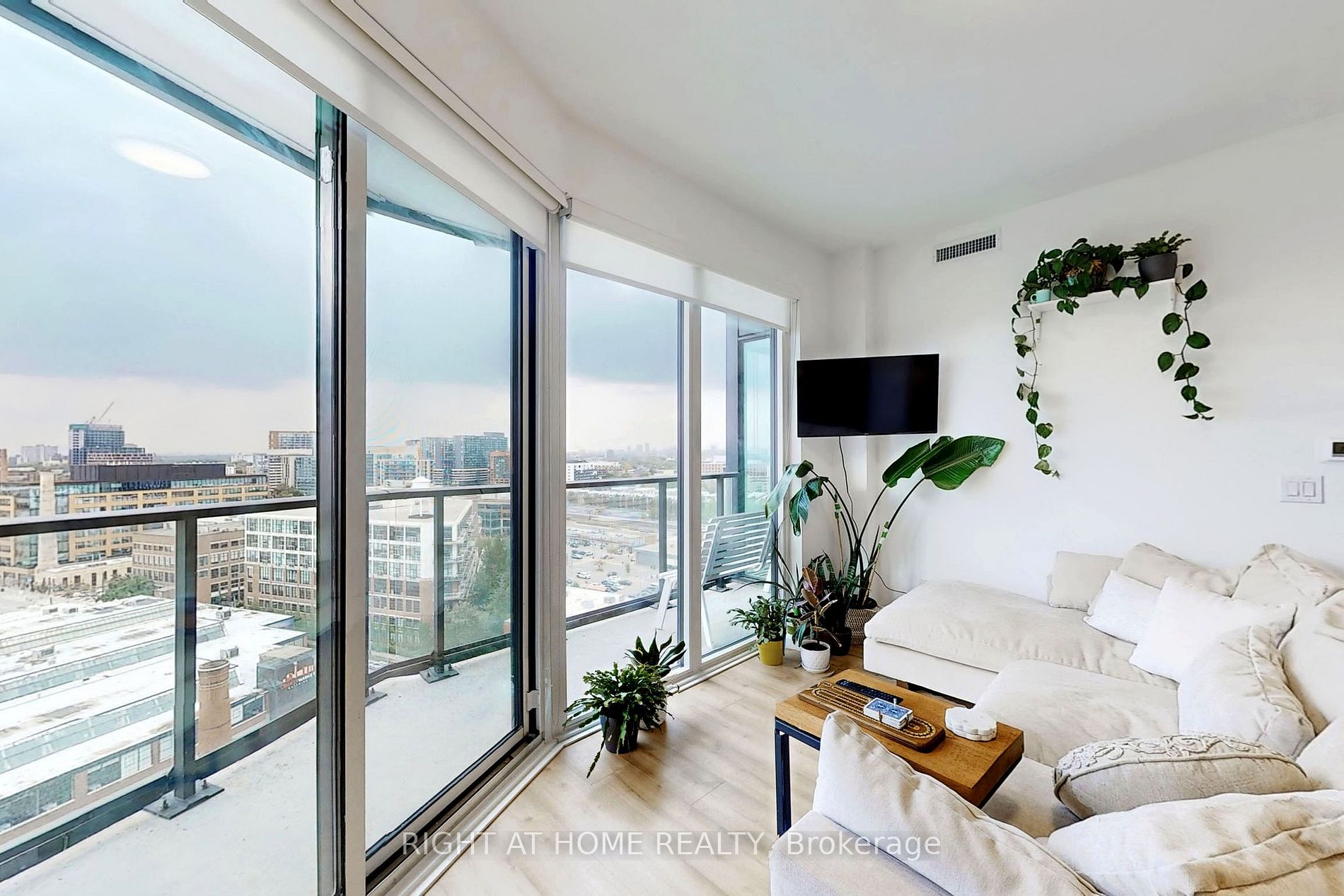 135 East Liberty St, #1304