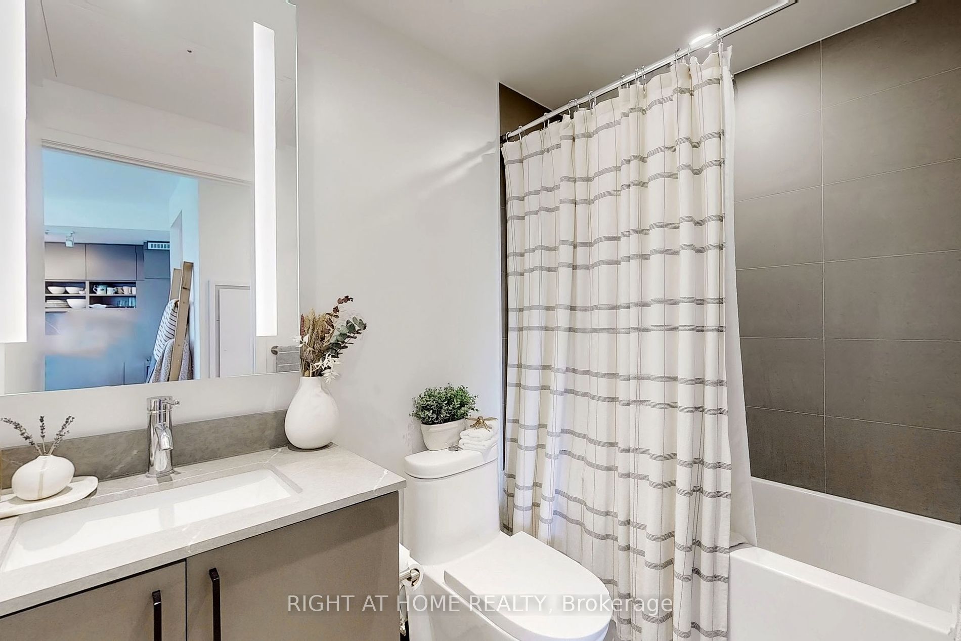 135 East Liberty St, #1304