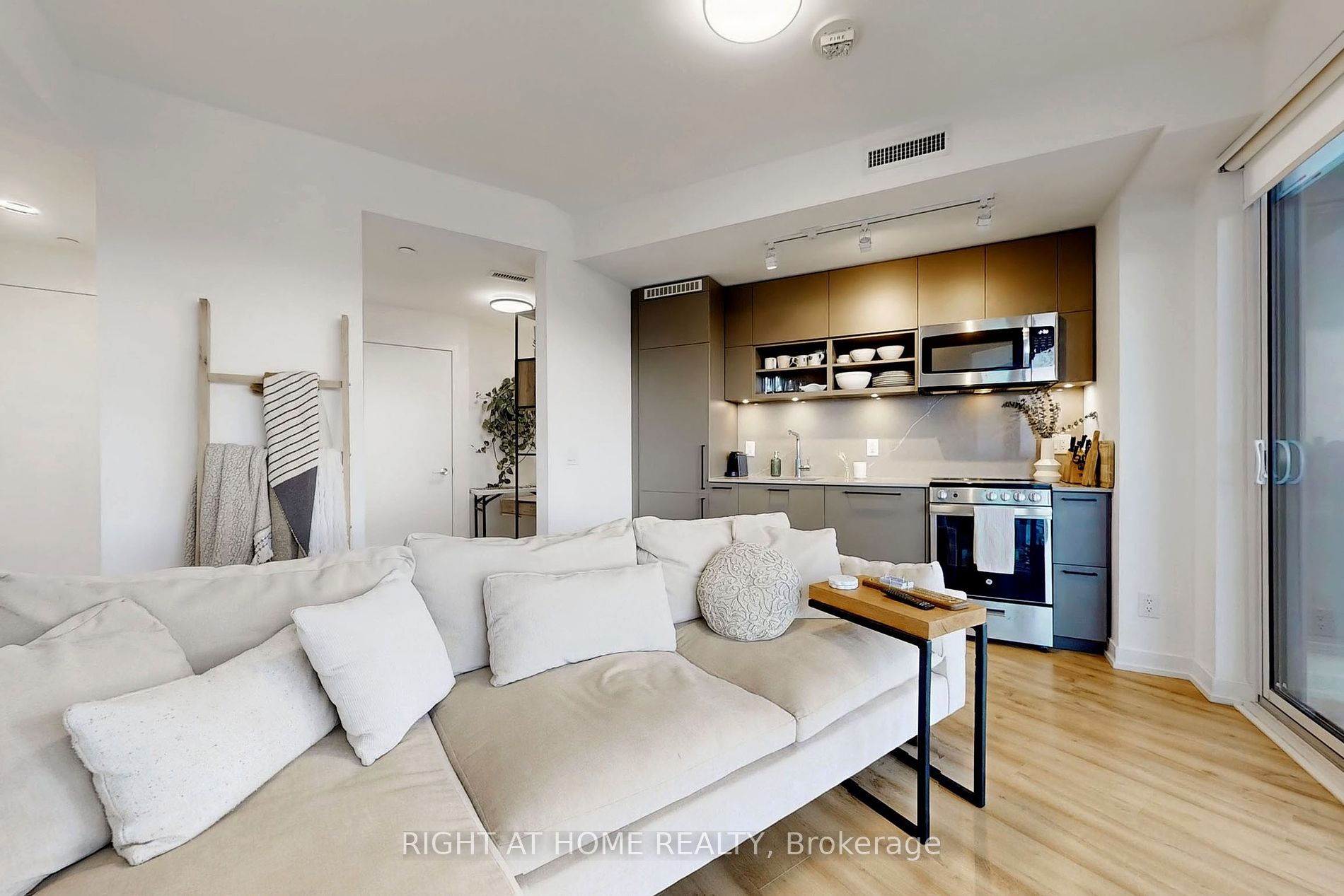 135 East Liberty St, #1304