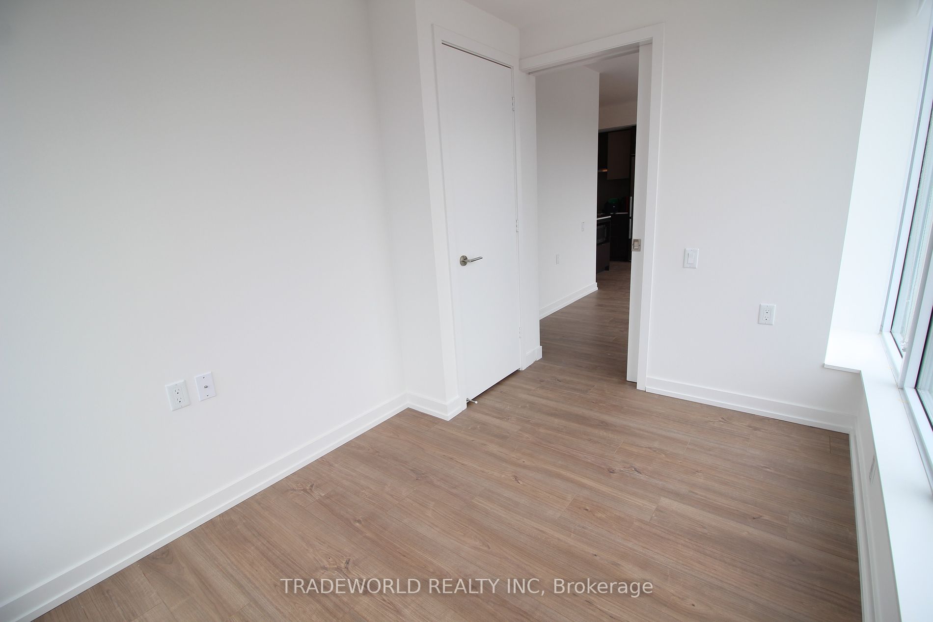 203 College St, #906