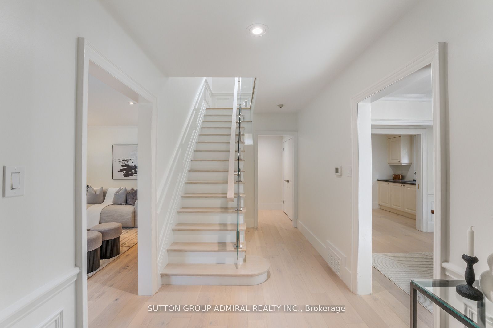 216 Glencairn Ave