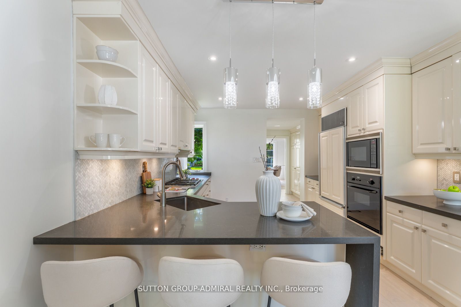 216 Glencairn Ave