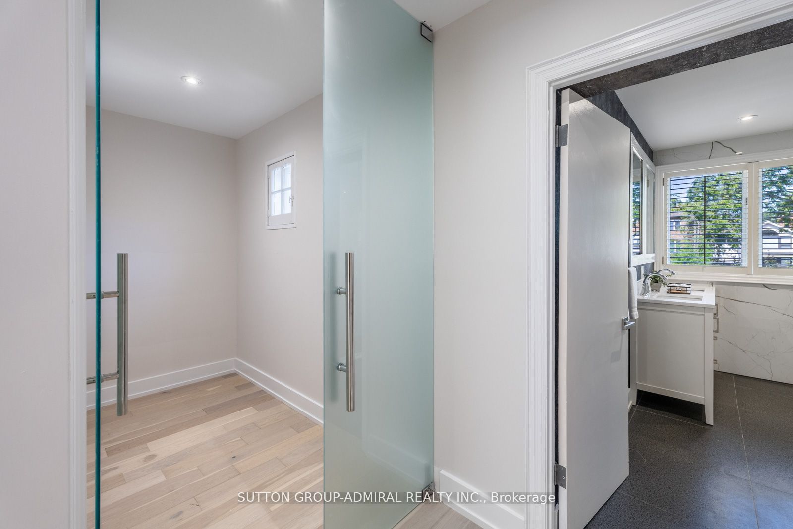 216 Glencairn Ave