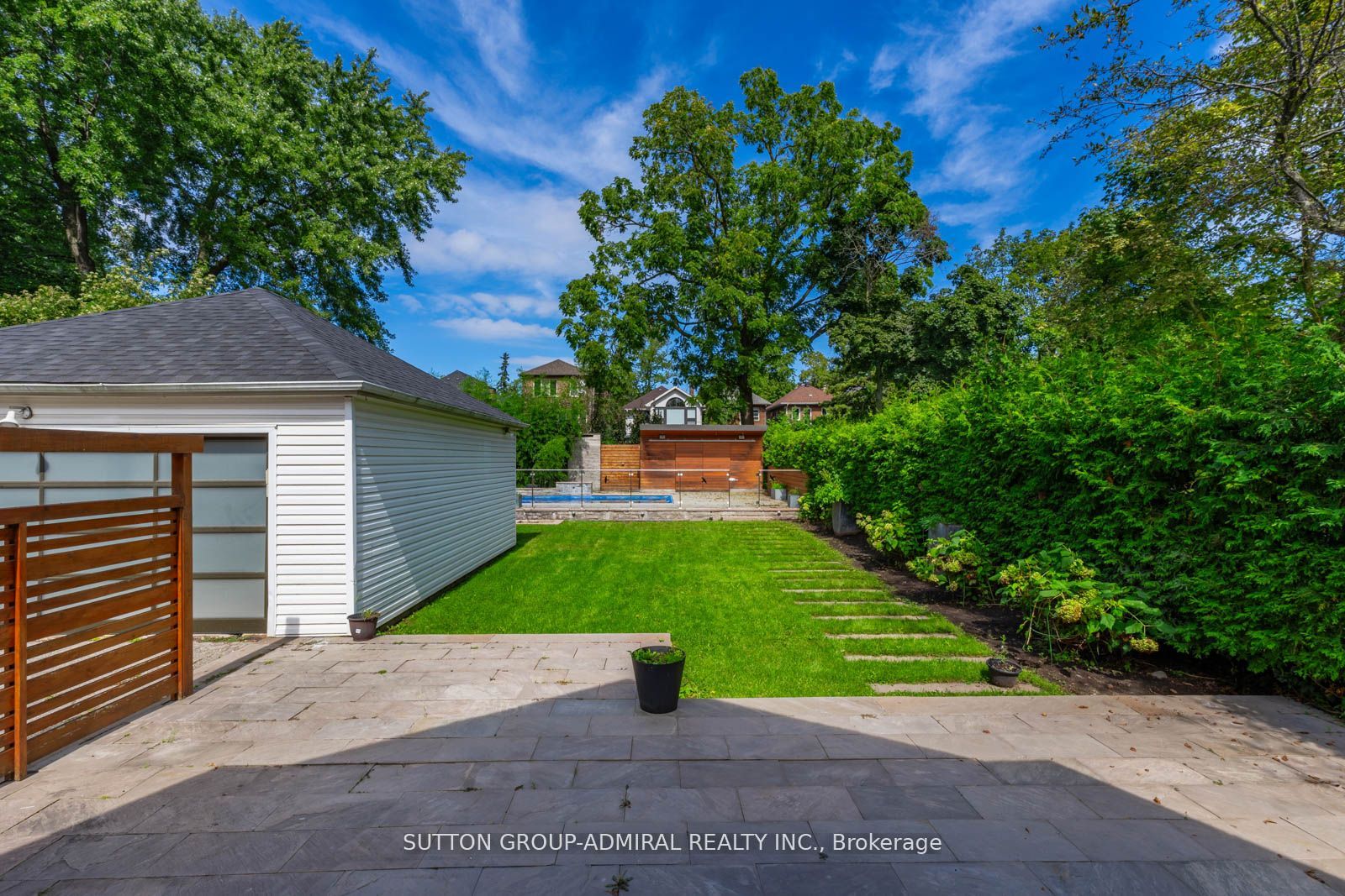 216 Glencairn Ave