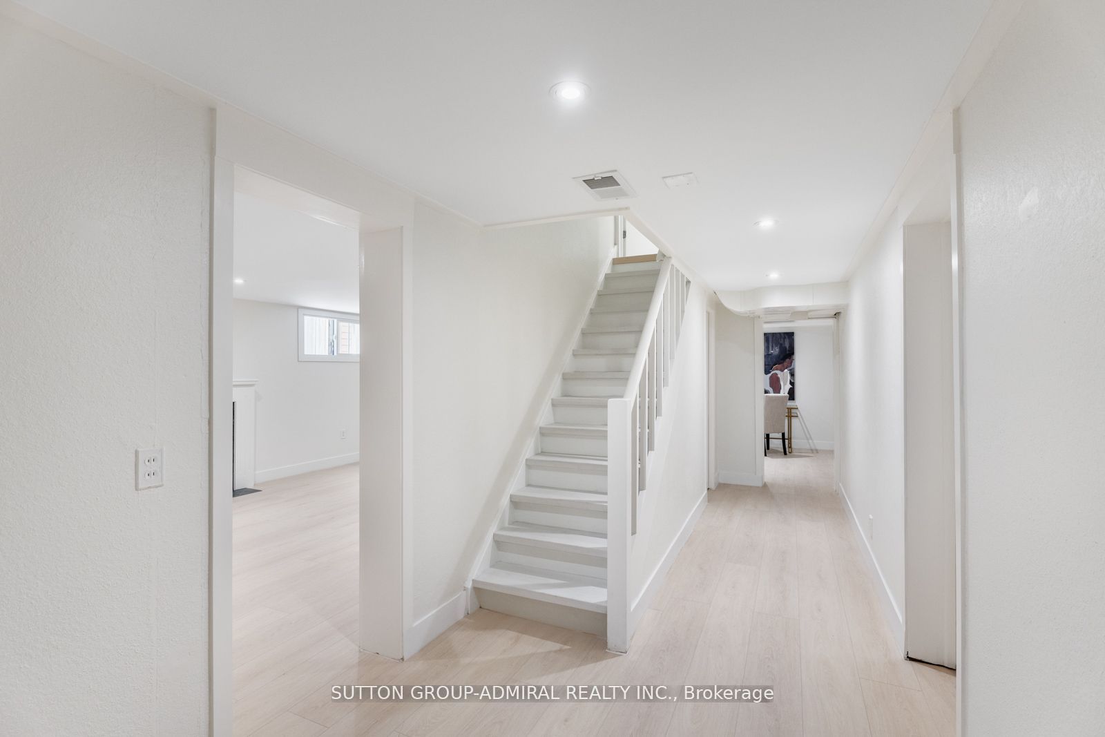216 Glencairn Ave