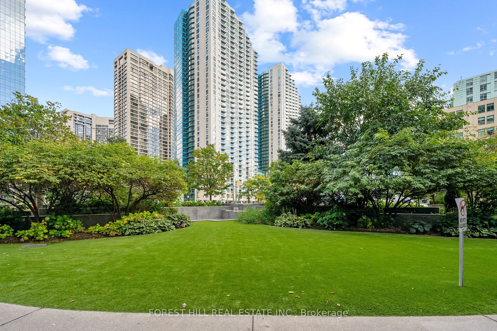 208 Queens Quay Blvd W, #3512