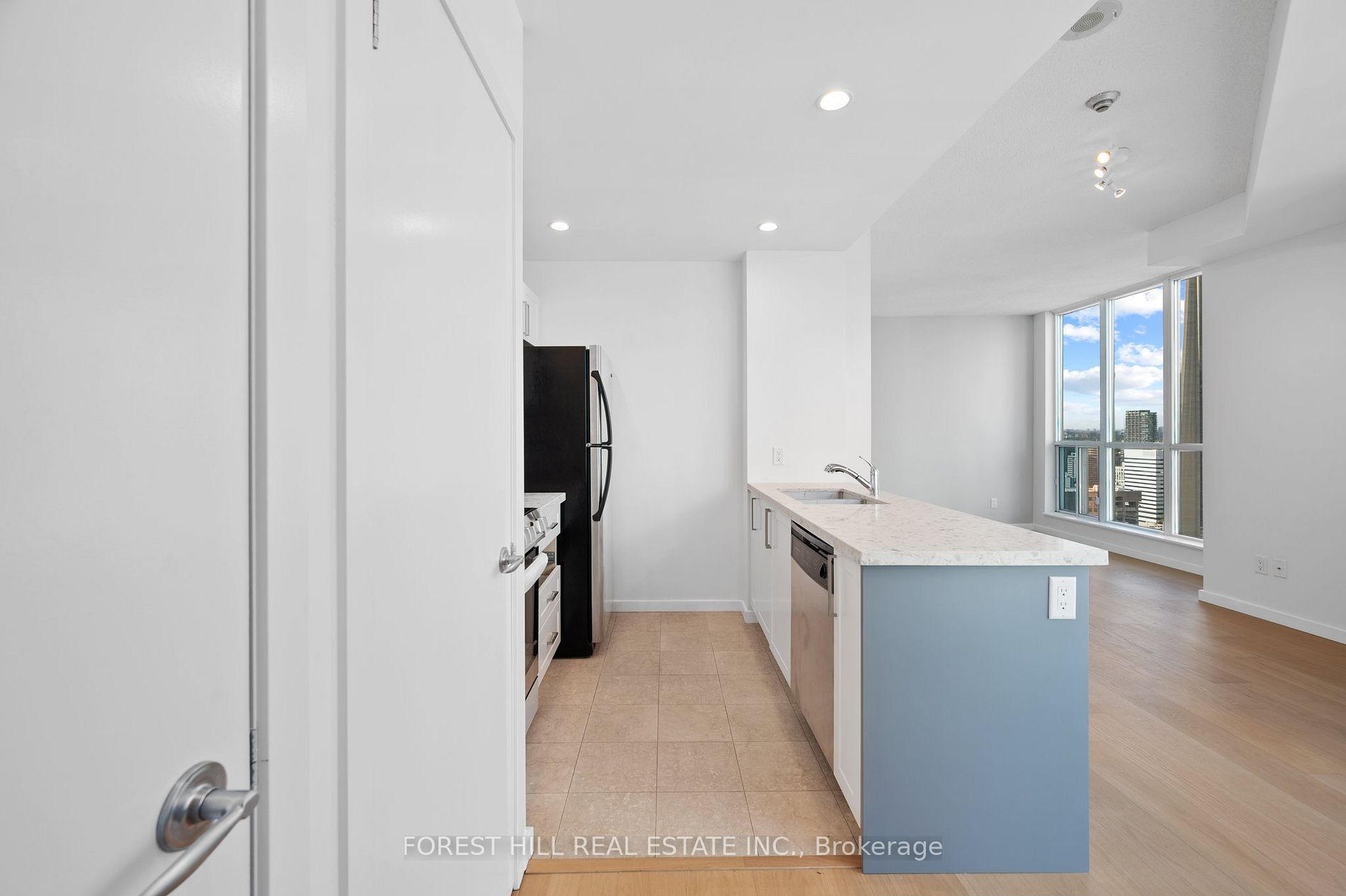 208 Queens Quay Blvd W, #3512