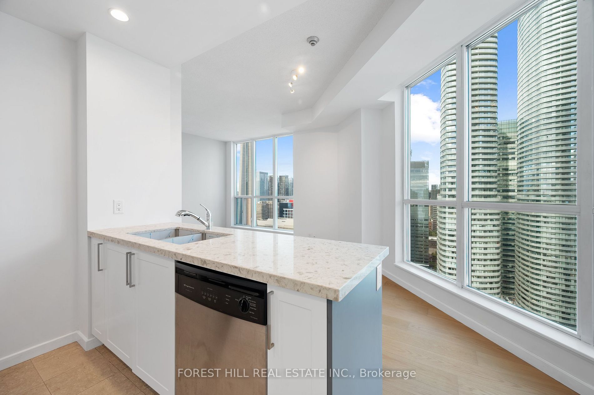 208 Queens Quay Blvd W, #3512