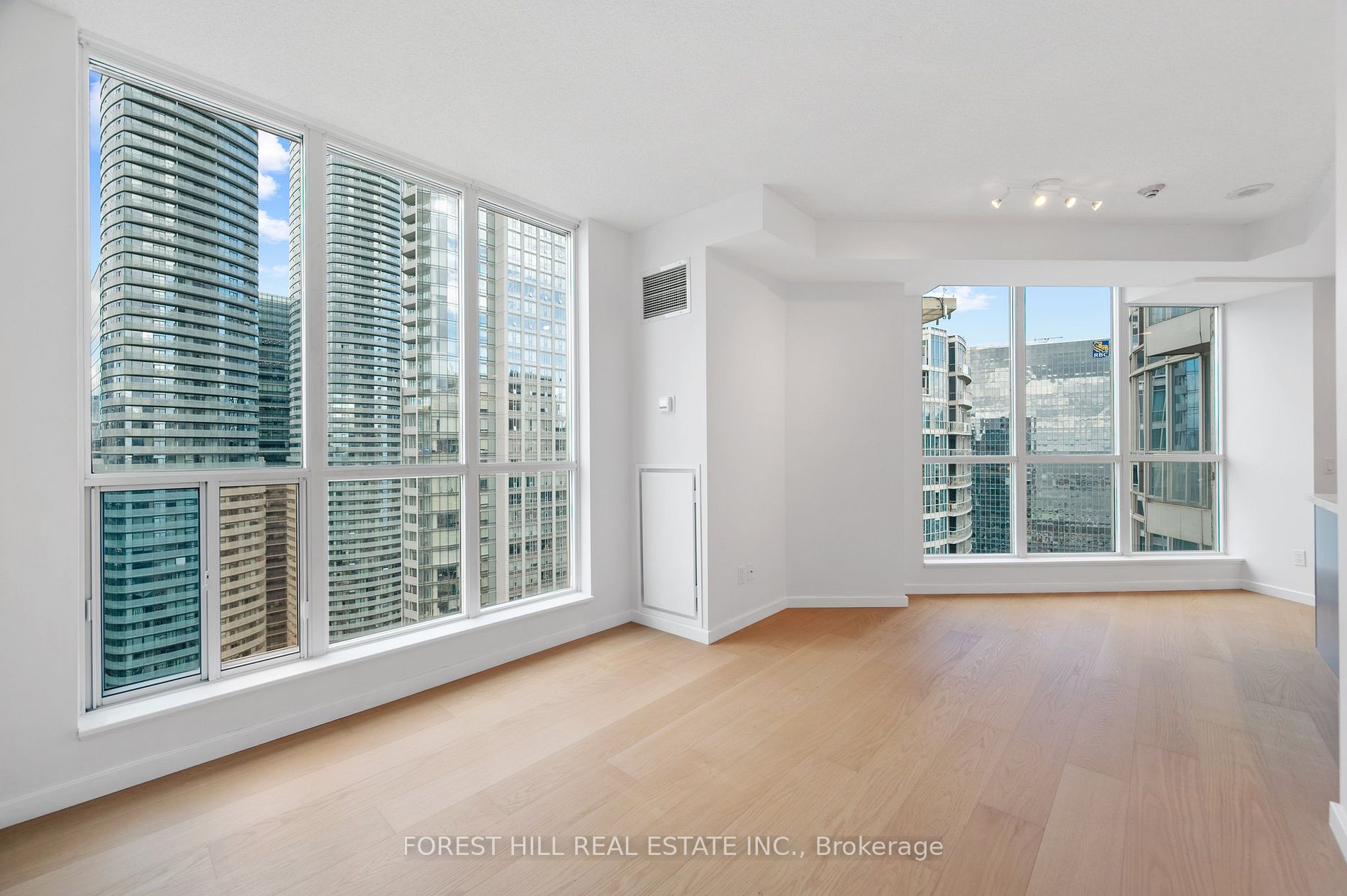 208 Queens Quay Blvd W, #3512