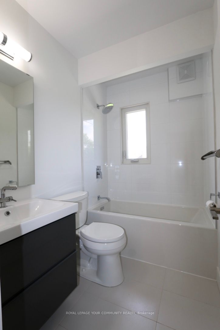 17 Robson Pl