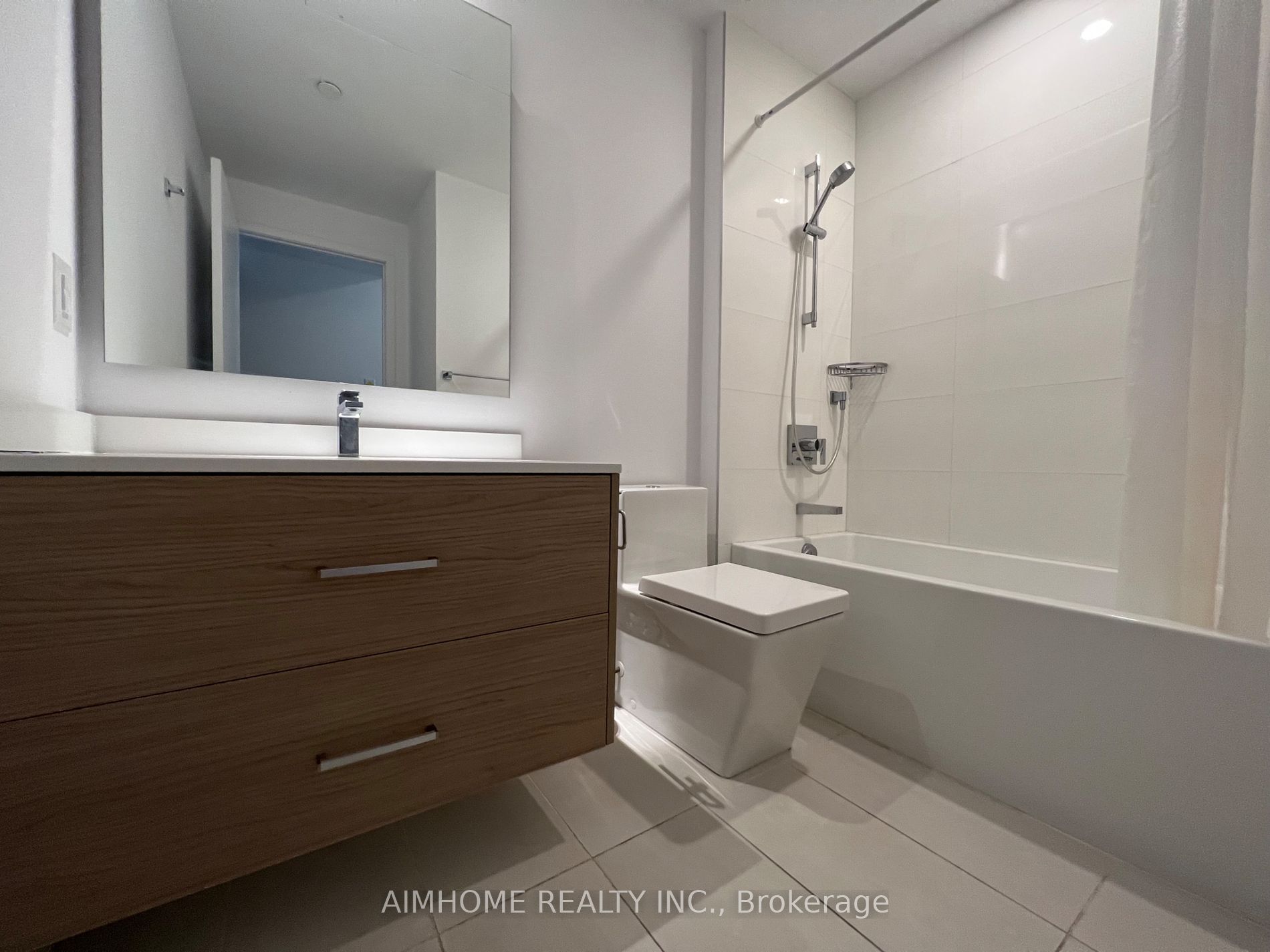 488 University Ave, #4703