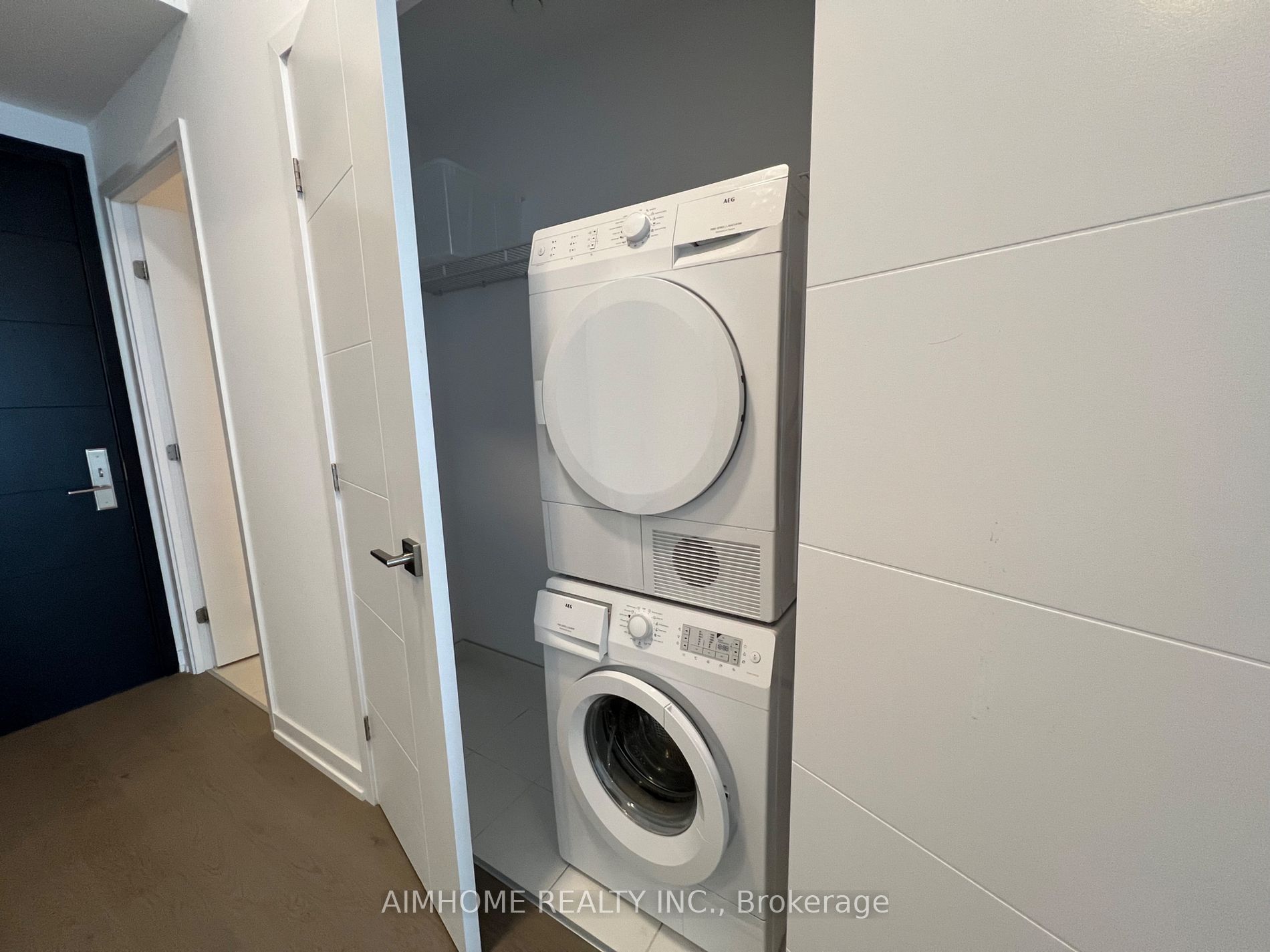 488 University Ave, #4703