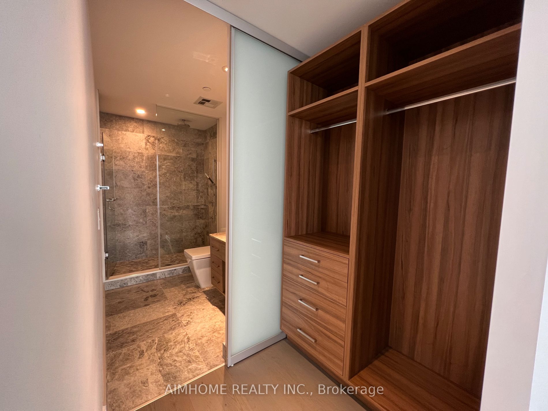 488 University Ave, #4703