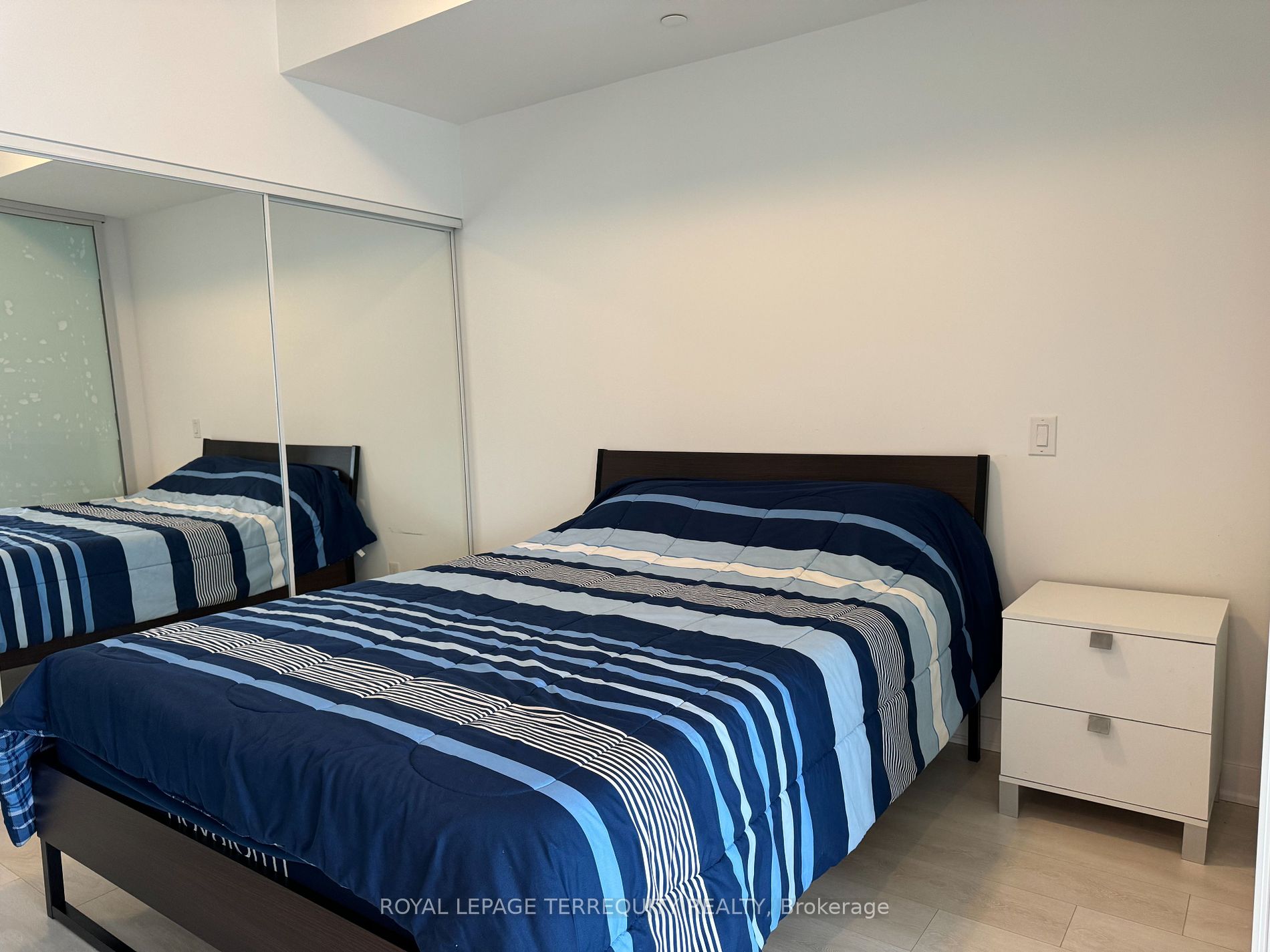 120 Parliament St, #421