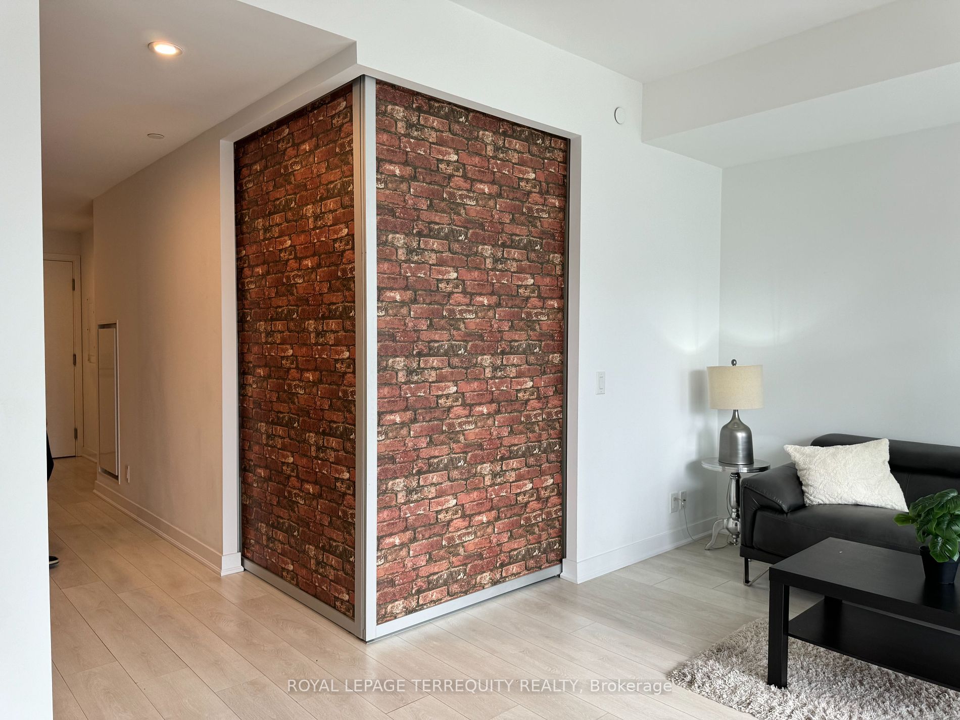 120 Parliament St, #421