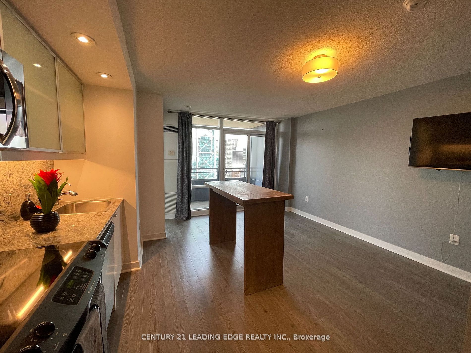 25 Telegram Mews, #3211