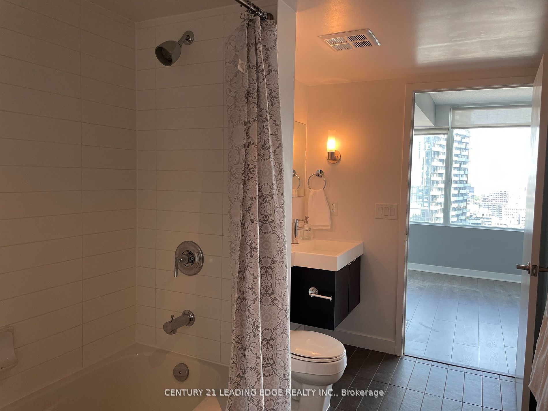 25 Telegram Mews, #3211