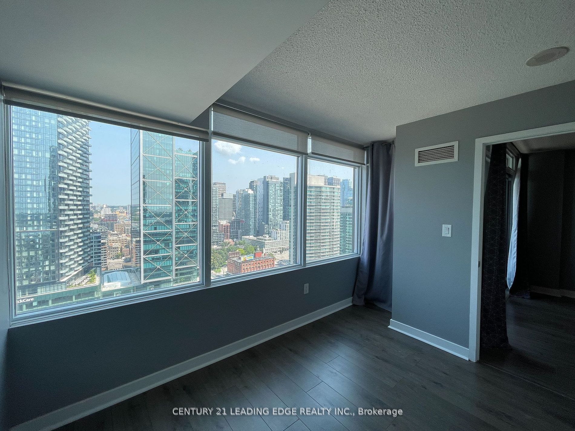 25 Telegram Mews, #3211