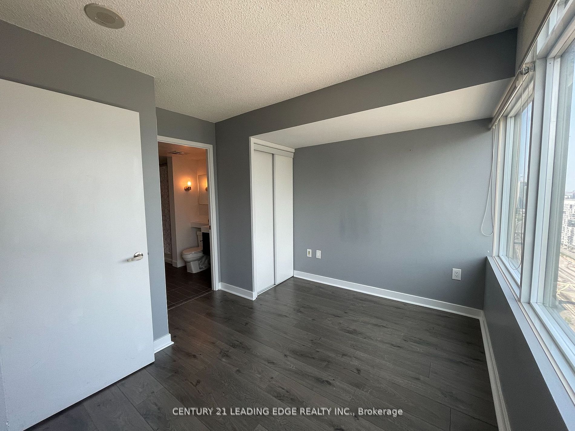 25 Telegram Mews, #3211