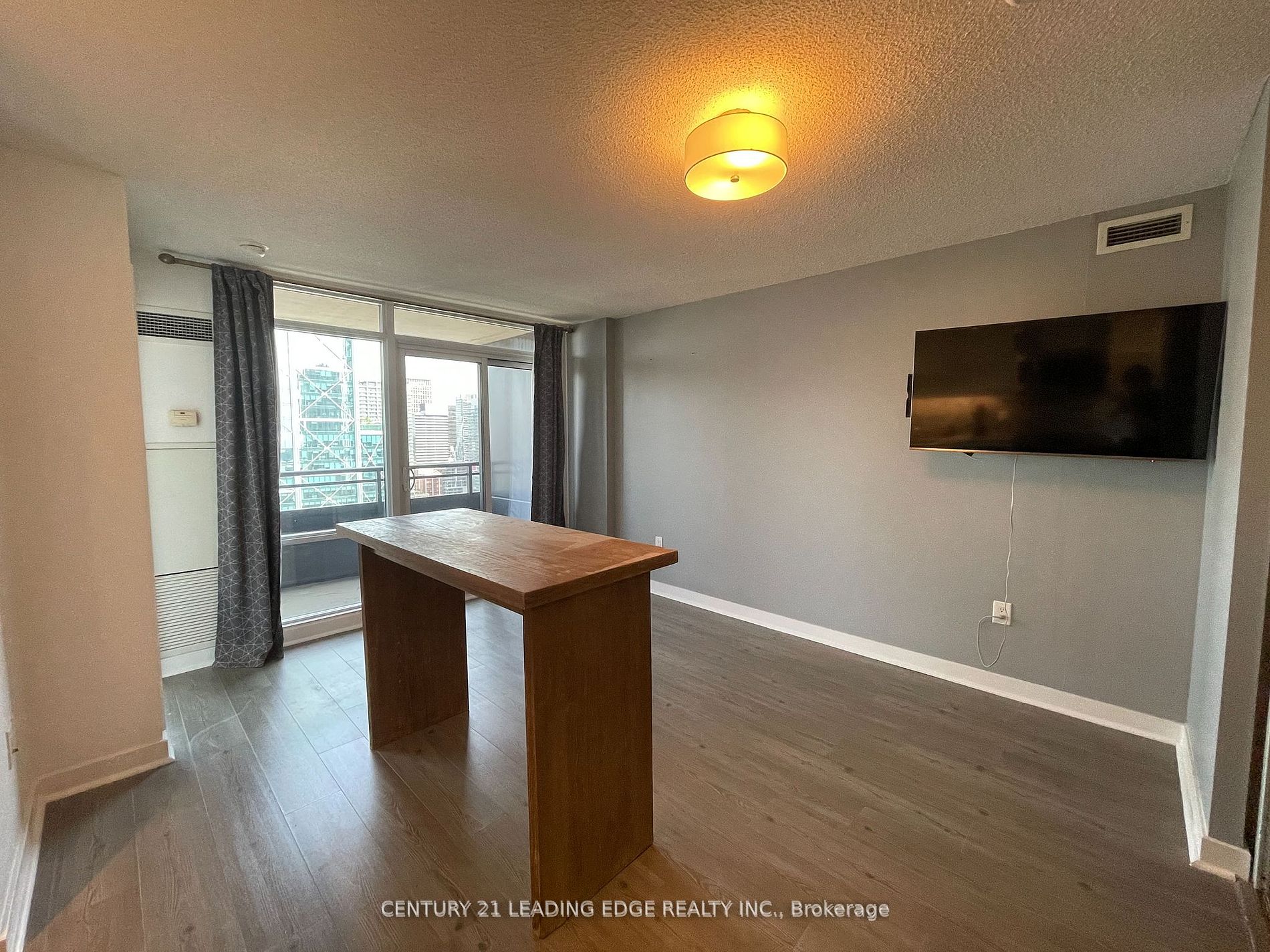 25 Telegram Mews, #3211