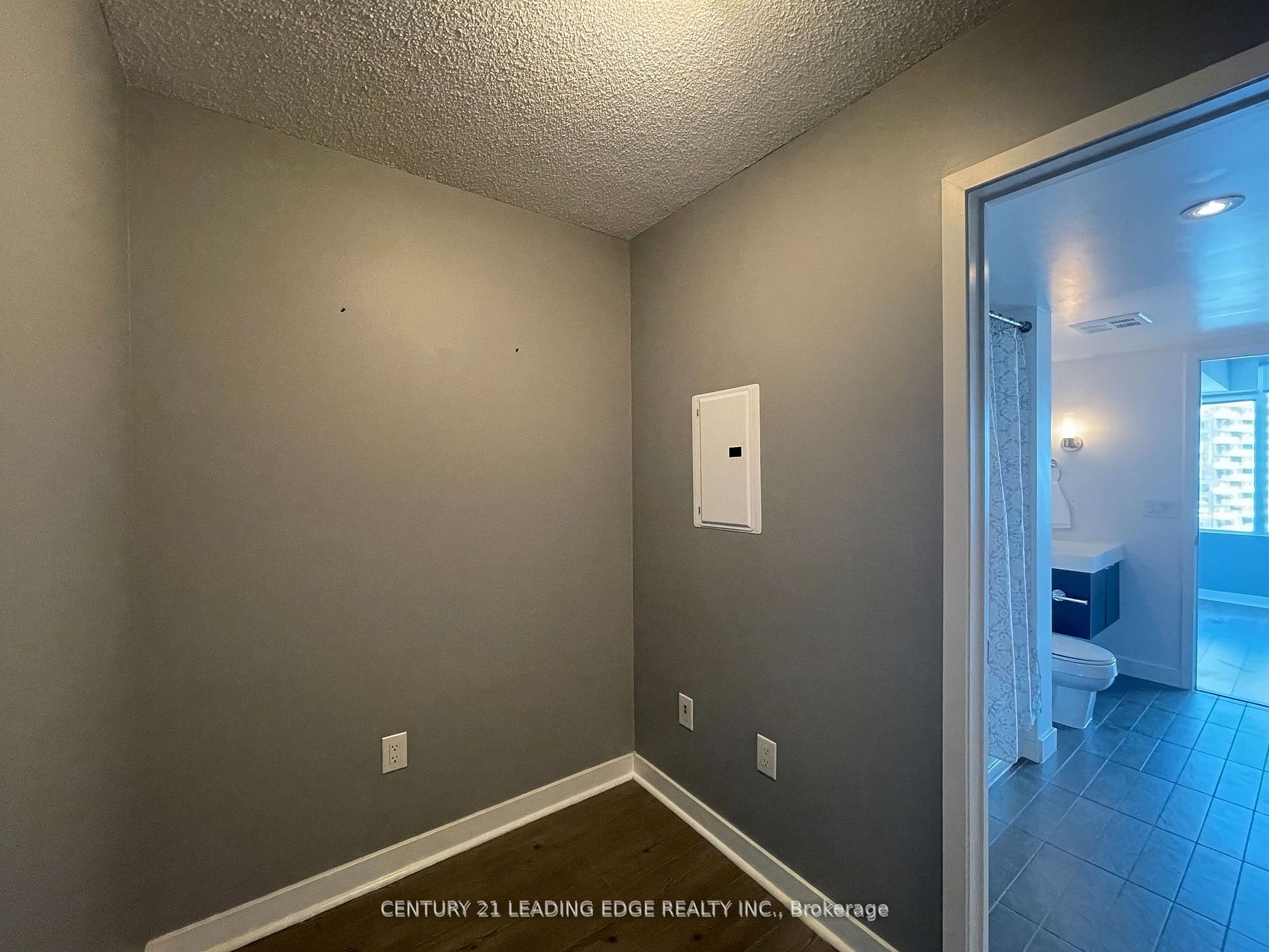 25 Telegram Mews, #3211