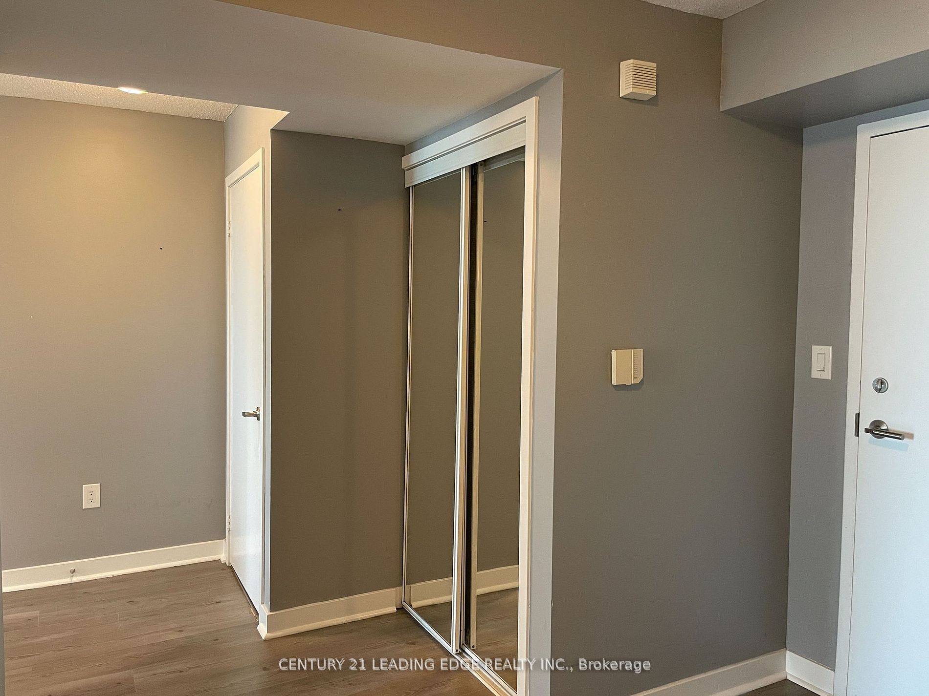 25 Telegram Mews, #3211