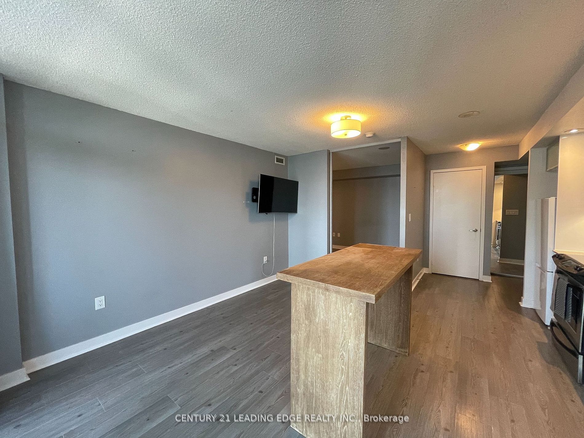 25 Telegram Mews, #3211
