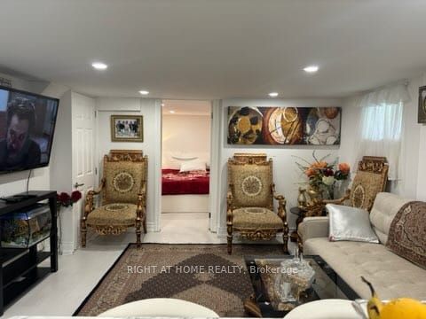 154 Davisville Ave, #Lower