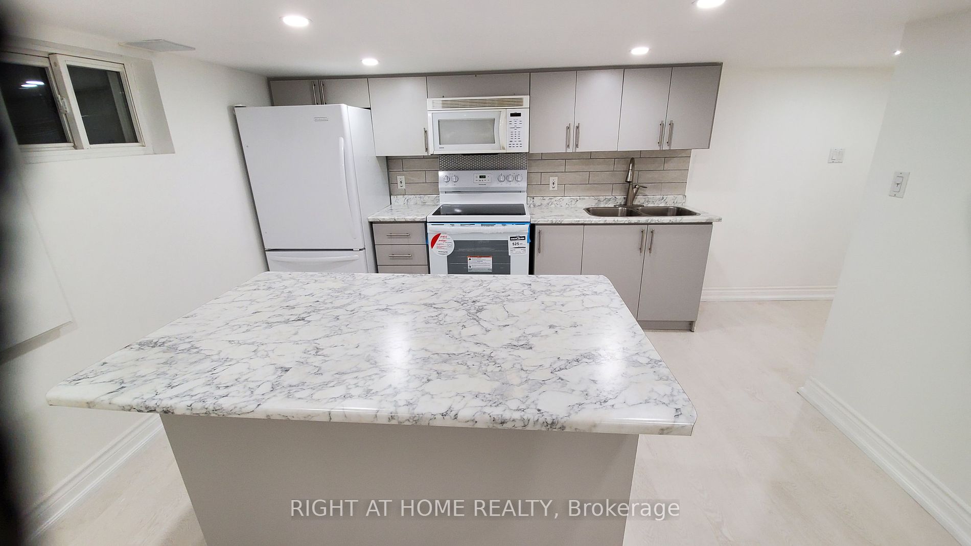 154 Davisville Ave, #Lower