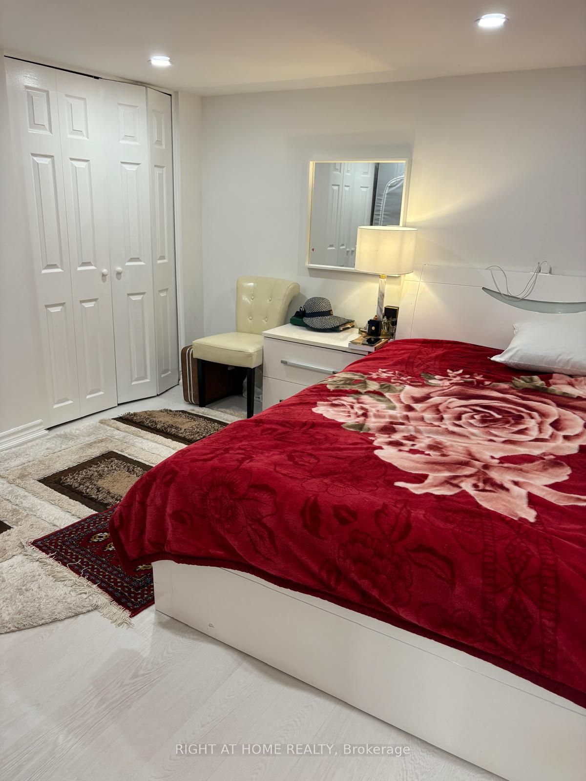 154 Davisville Ave, #Lower