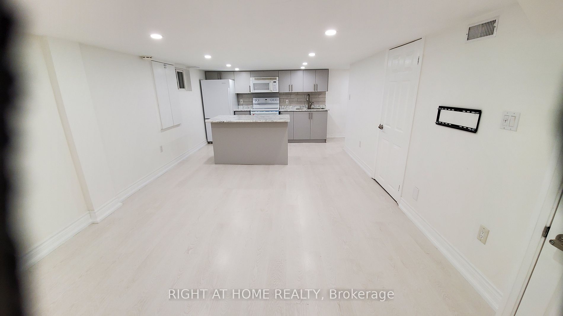 154 Davisville Ave, #Lower