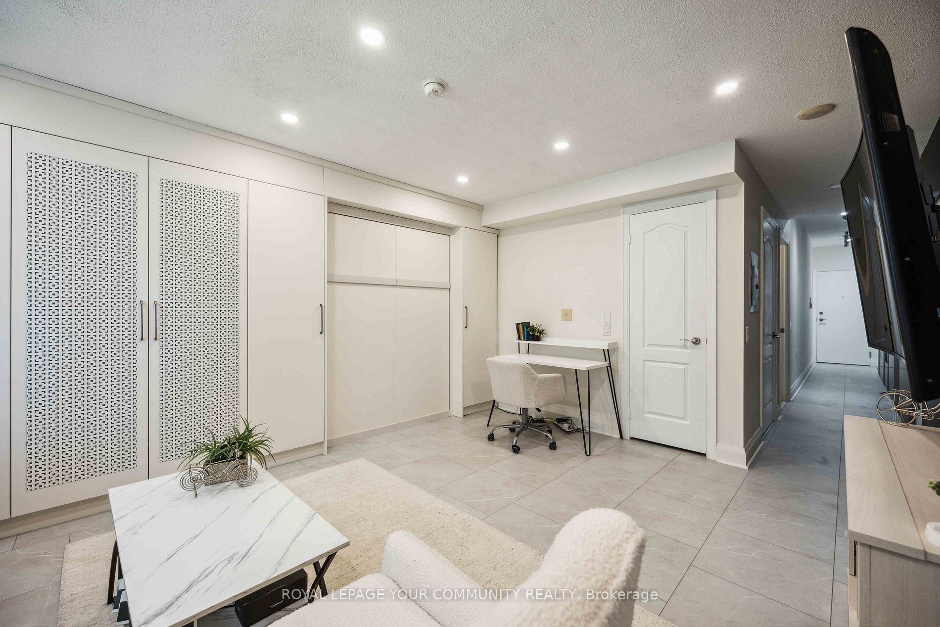 21 Hillcrest Ave, #404