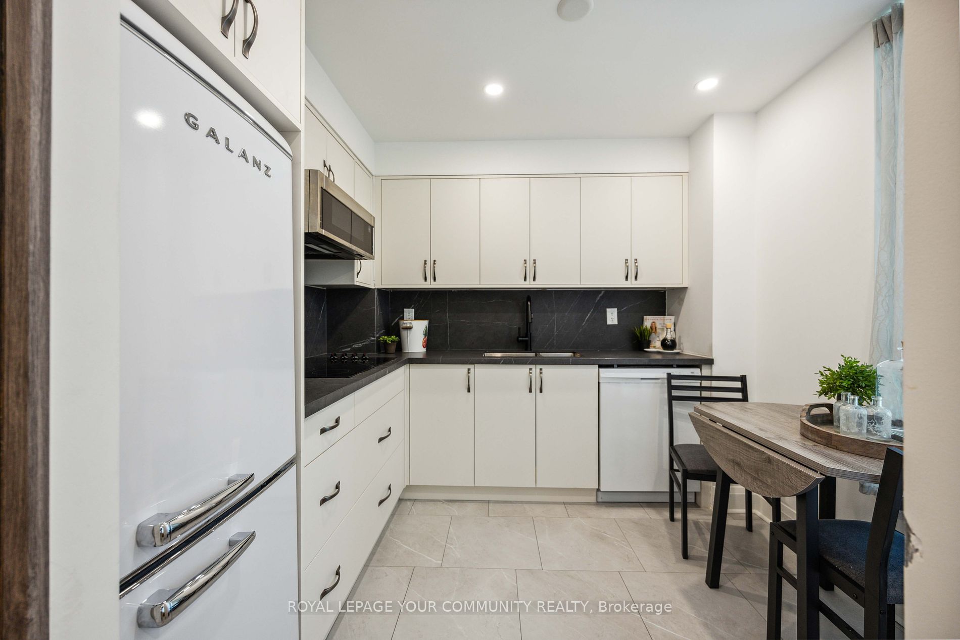 21 Hillcrest Ave, #404