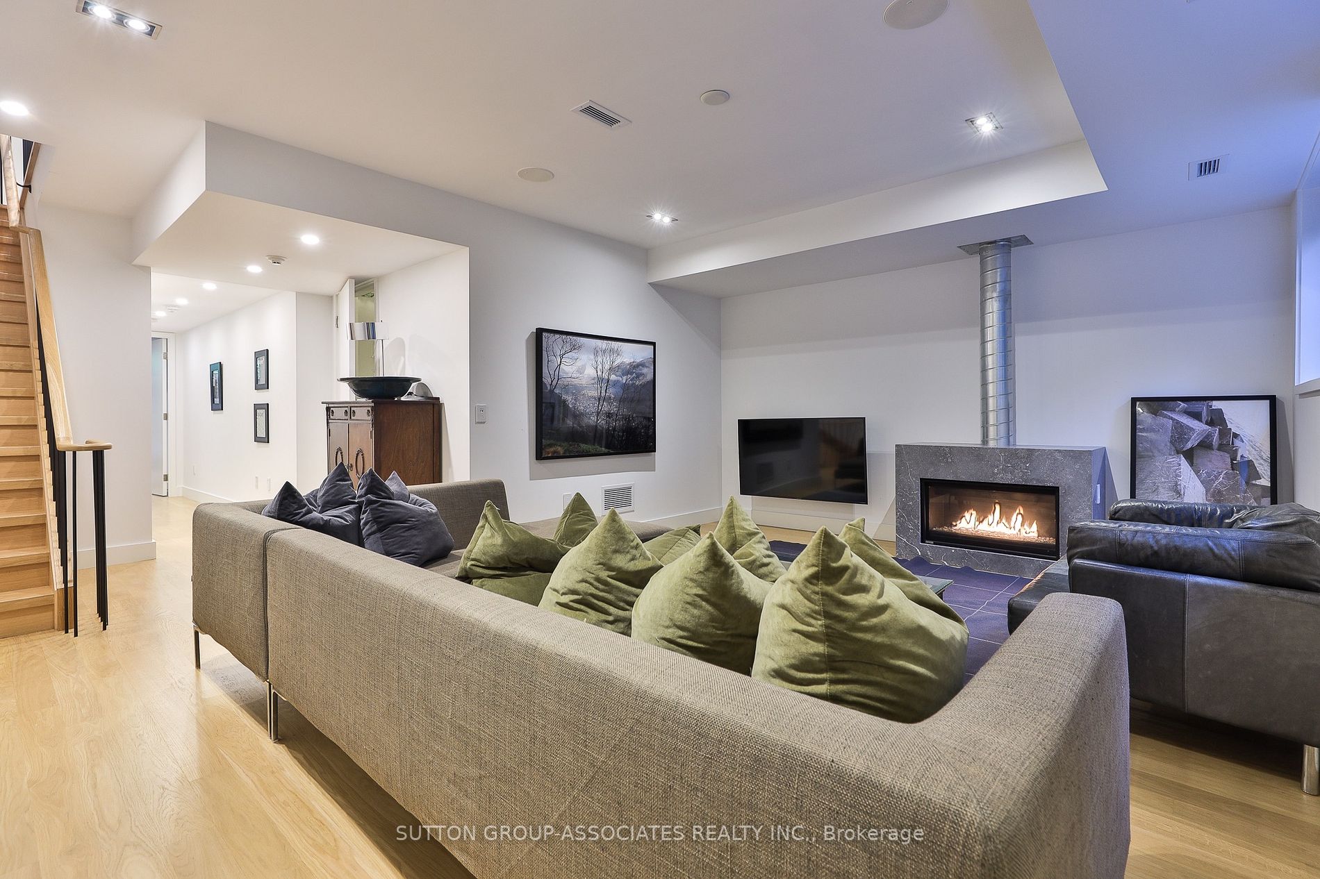 22 Mitchell Ave