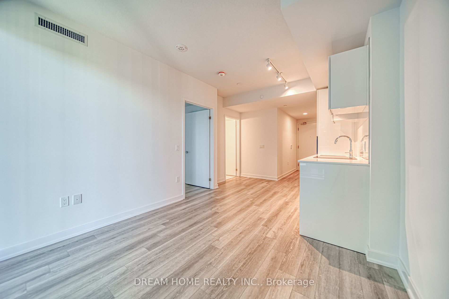 230 Simcoe St, #1921