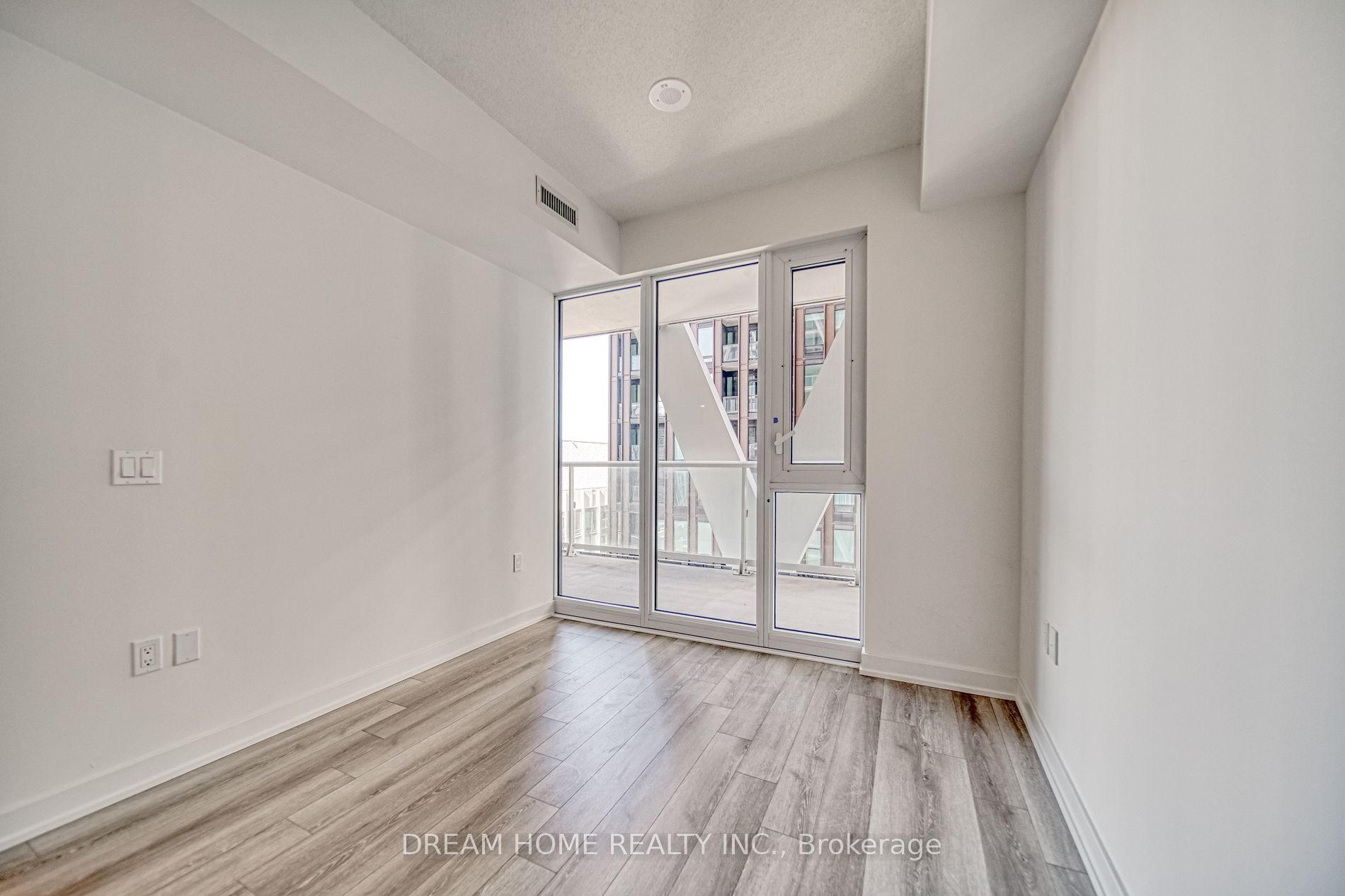 230 Simcoe St, #1921