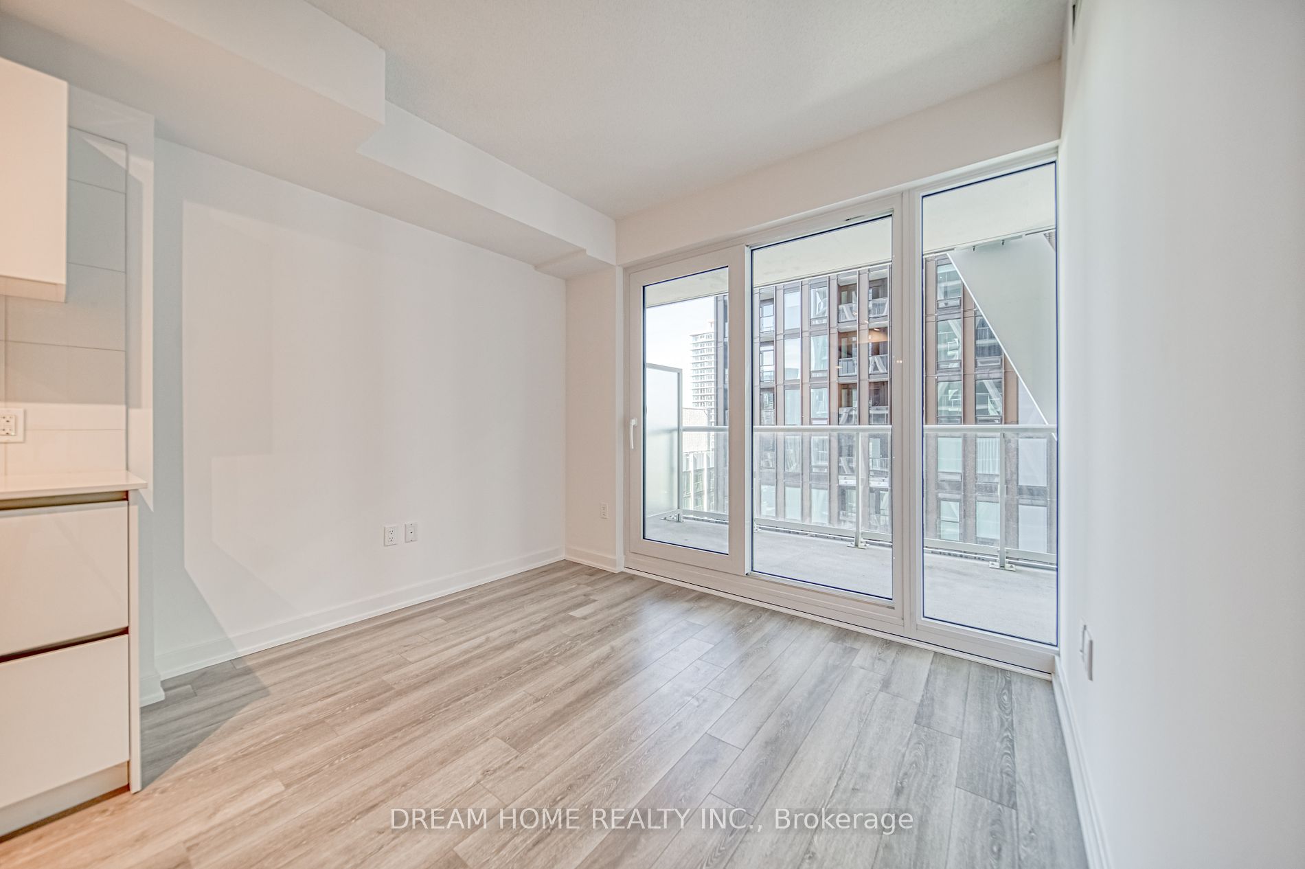 230 Simcoe St, #1921