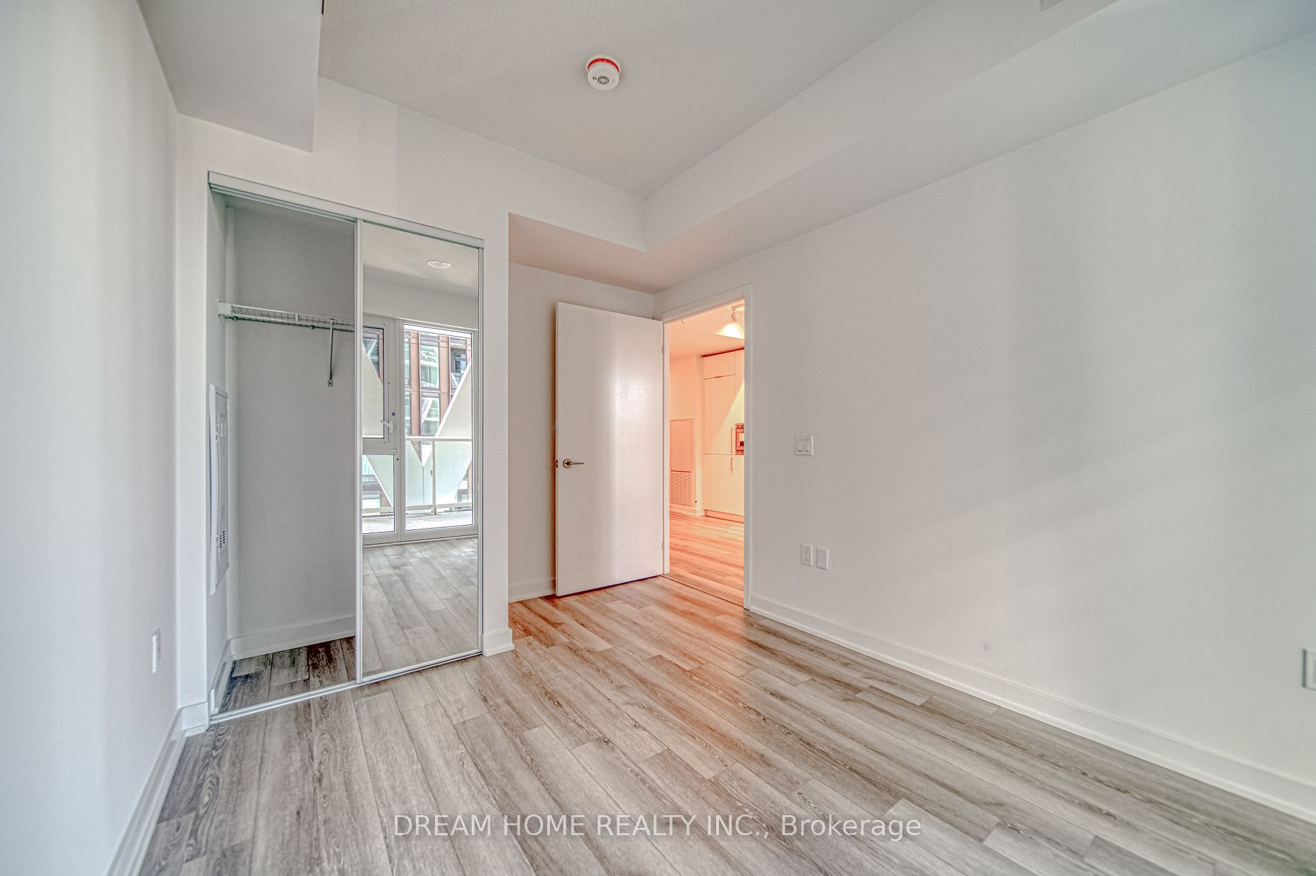 230 Simcoe St, #1921