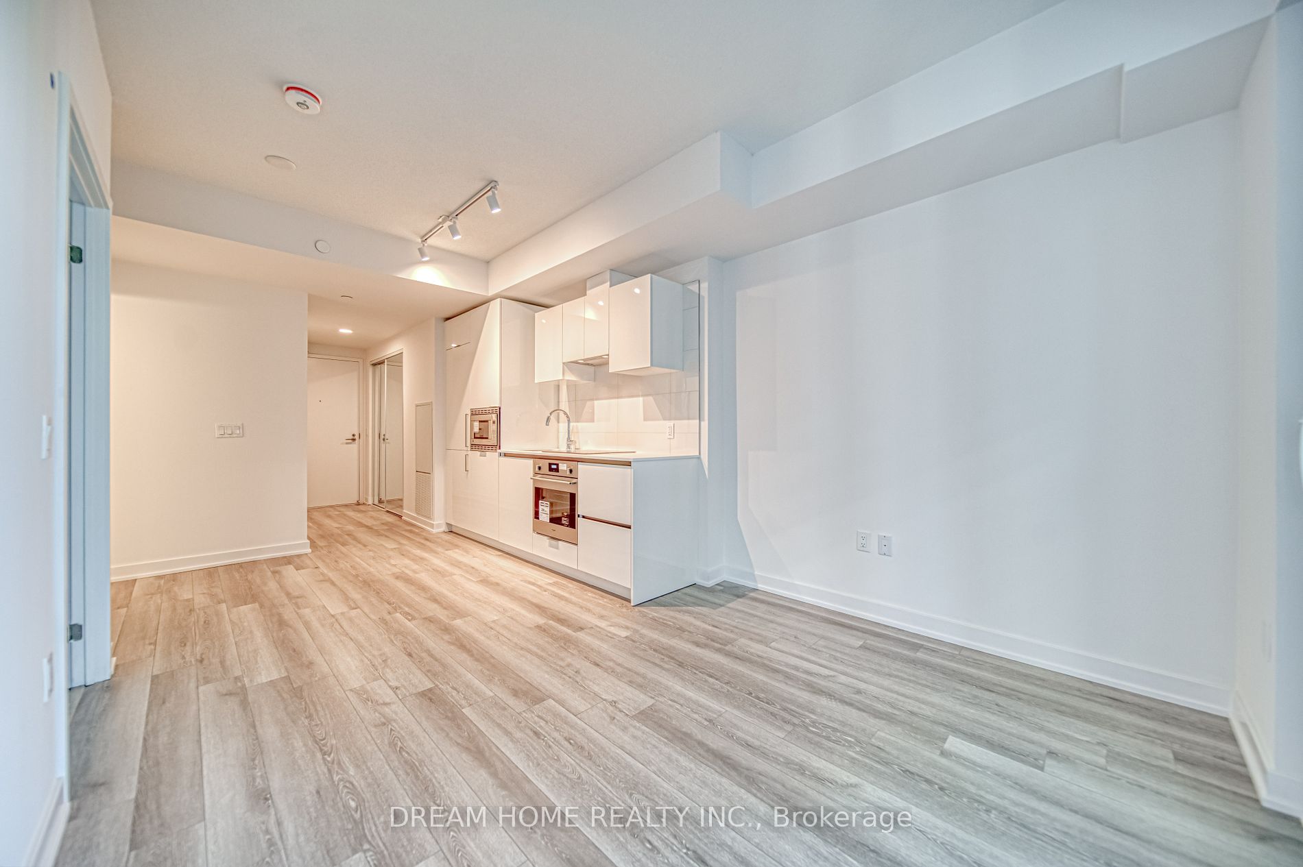 230 Simcoe St, #1921