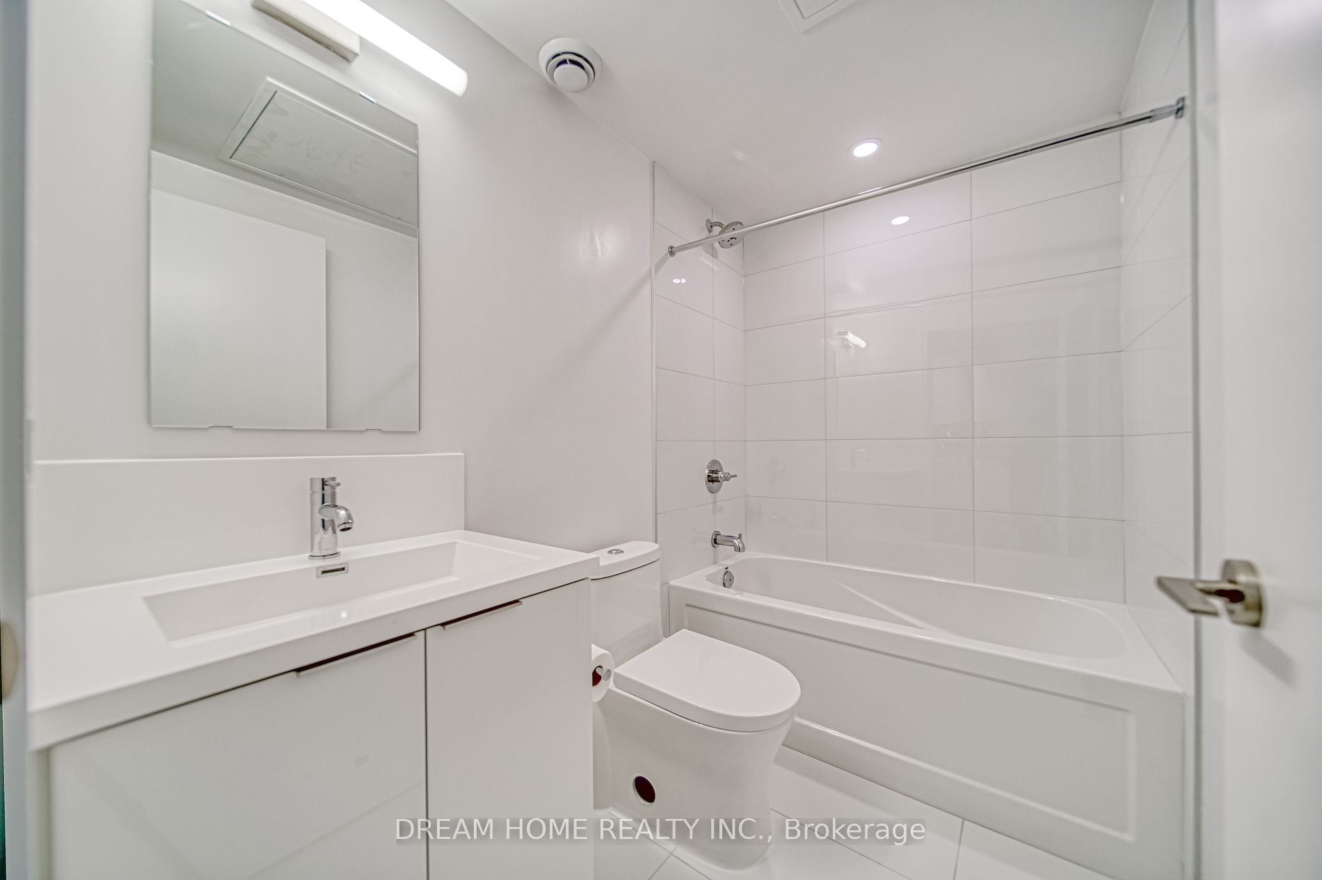 230 Simcoe St, #1921