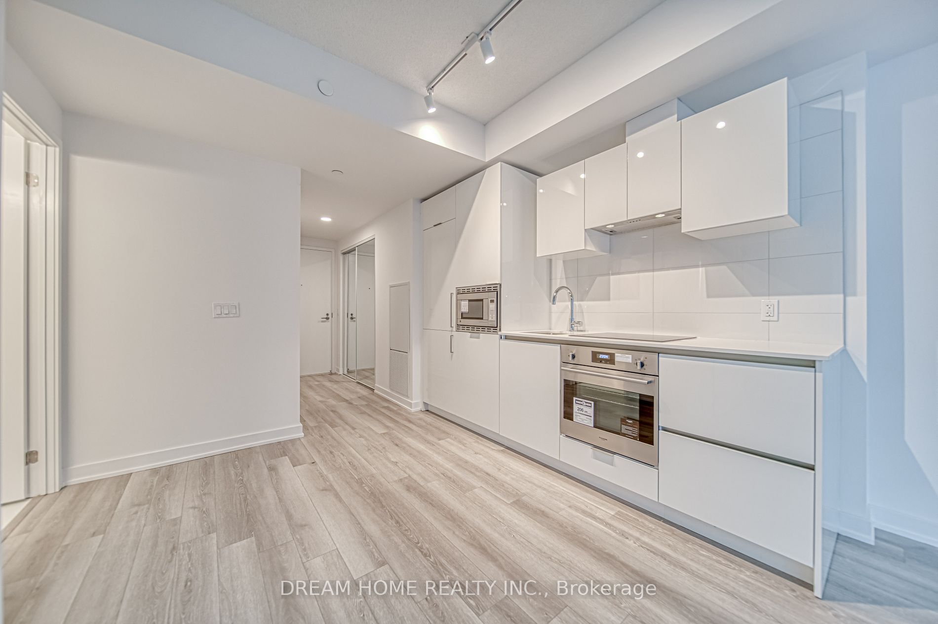 230 Simcoe St, #1921